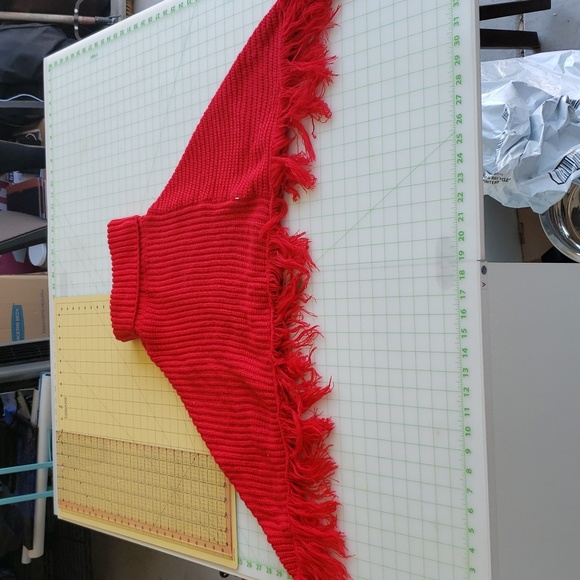 Kids red knitted poncho - Picture 1 of 2